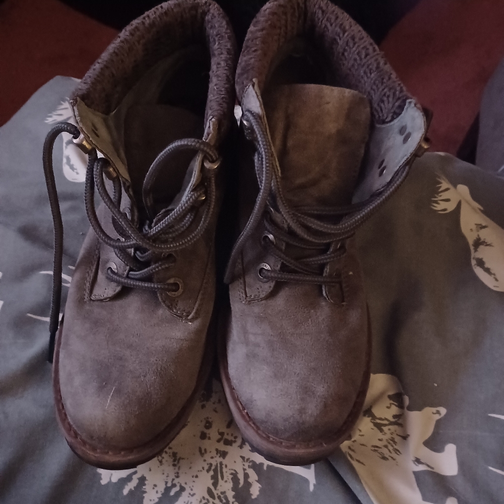 Ladies blowfish hiking boots size 7 1/2